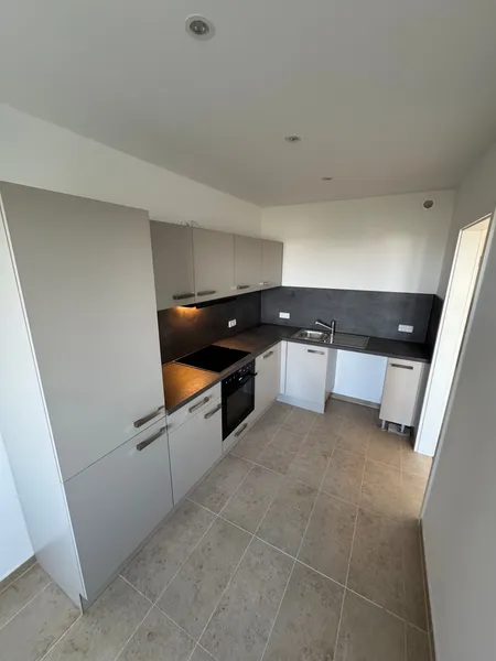 Einziehen & Wohlfühlen – Modern sanierte 4-Raum-Wohnung mit Balkon und Einbauküche! — photo 1